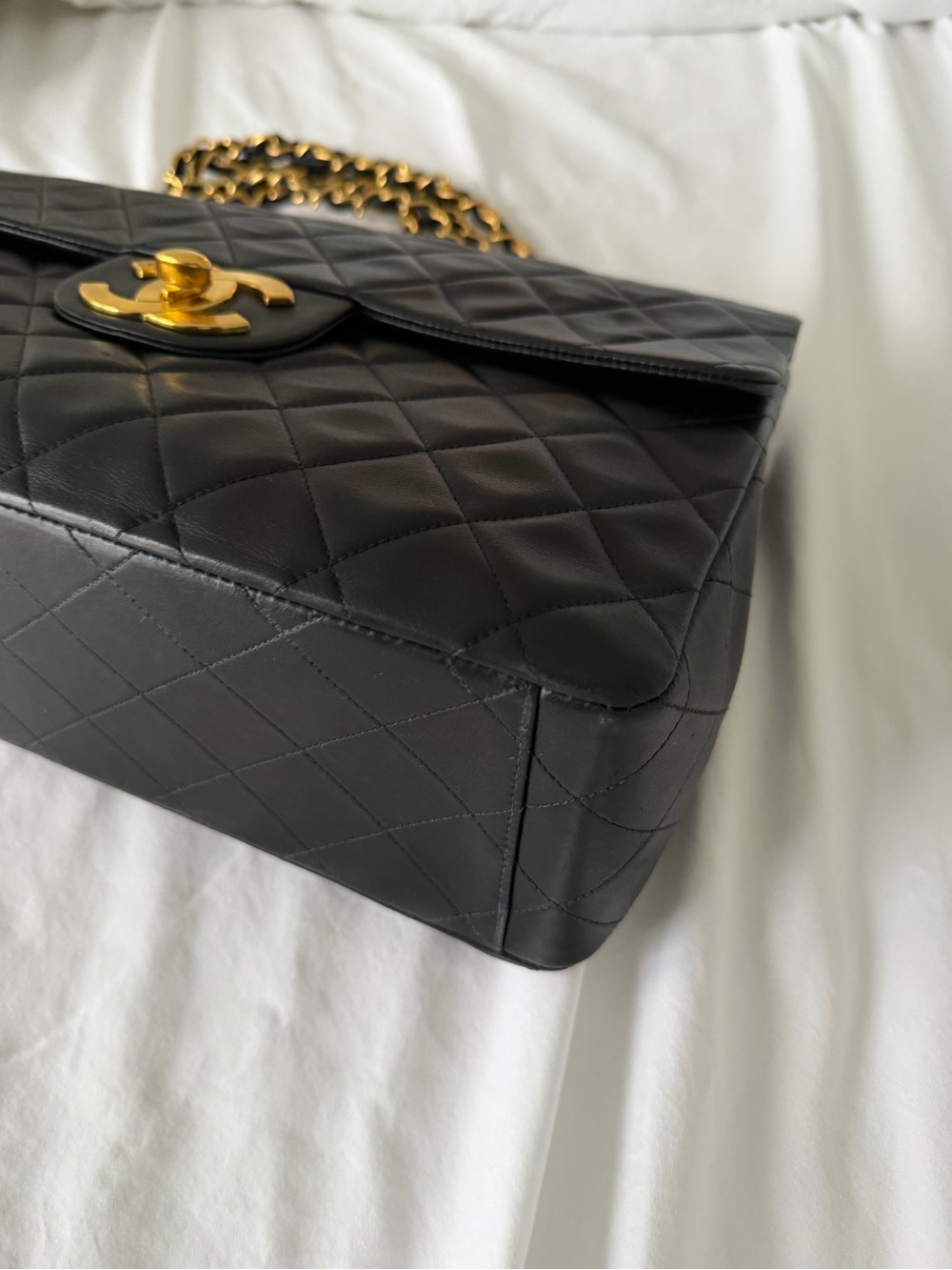 CHANEL Black Quilted Shoulder Bag with Gold Hardware - Picture 3 of 12